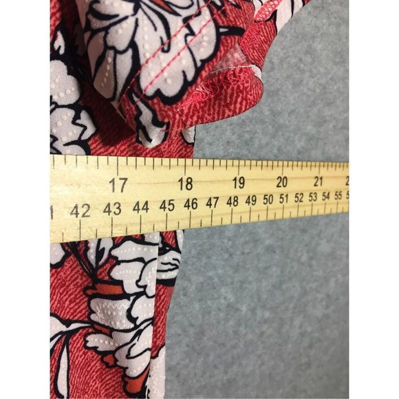 Womens Amana Blouse Red Floral Scoop Neck White Bedazzled V Line Hem - Picture 4 of 5